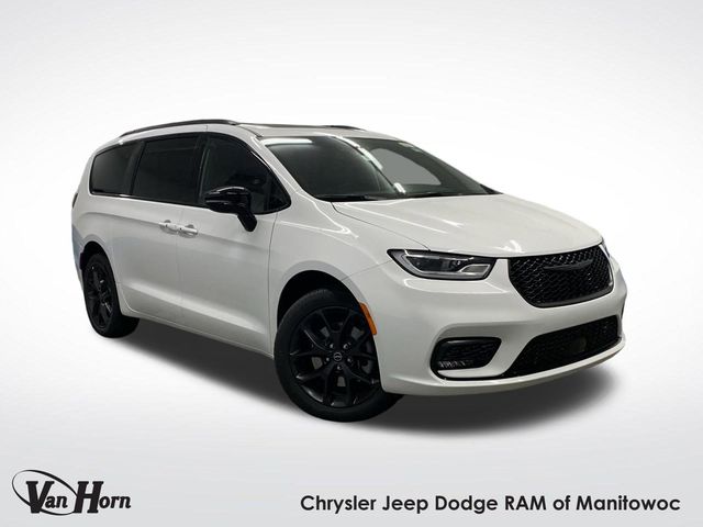2026 Chrysler Pacifica Select's photo