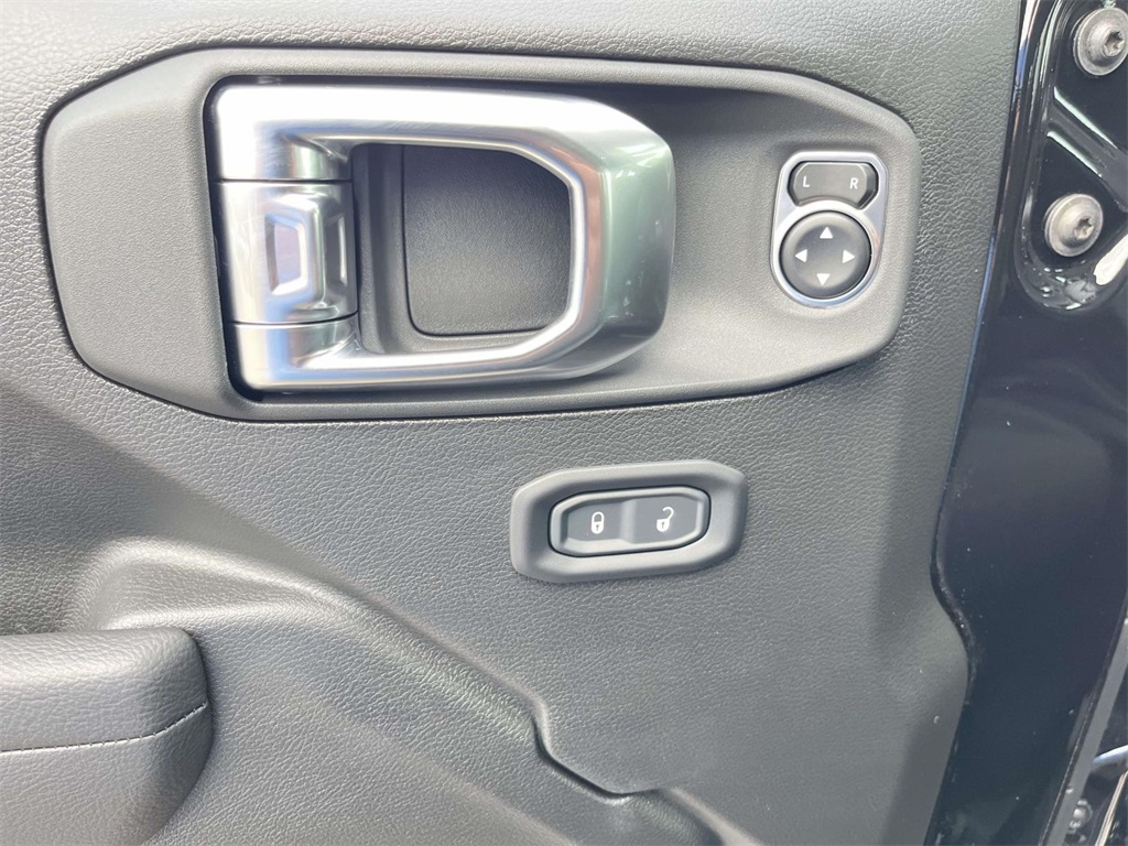 2025 Jeep Wrangler Sport S photo 4