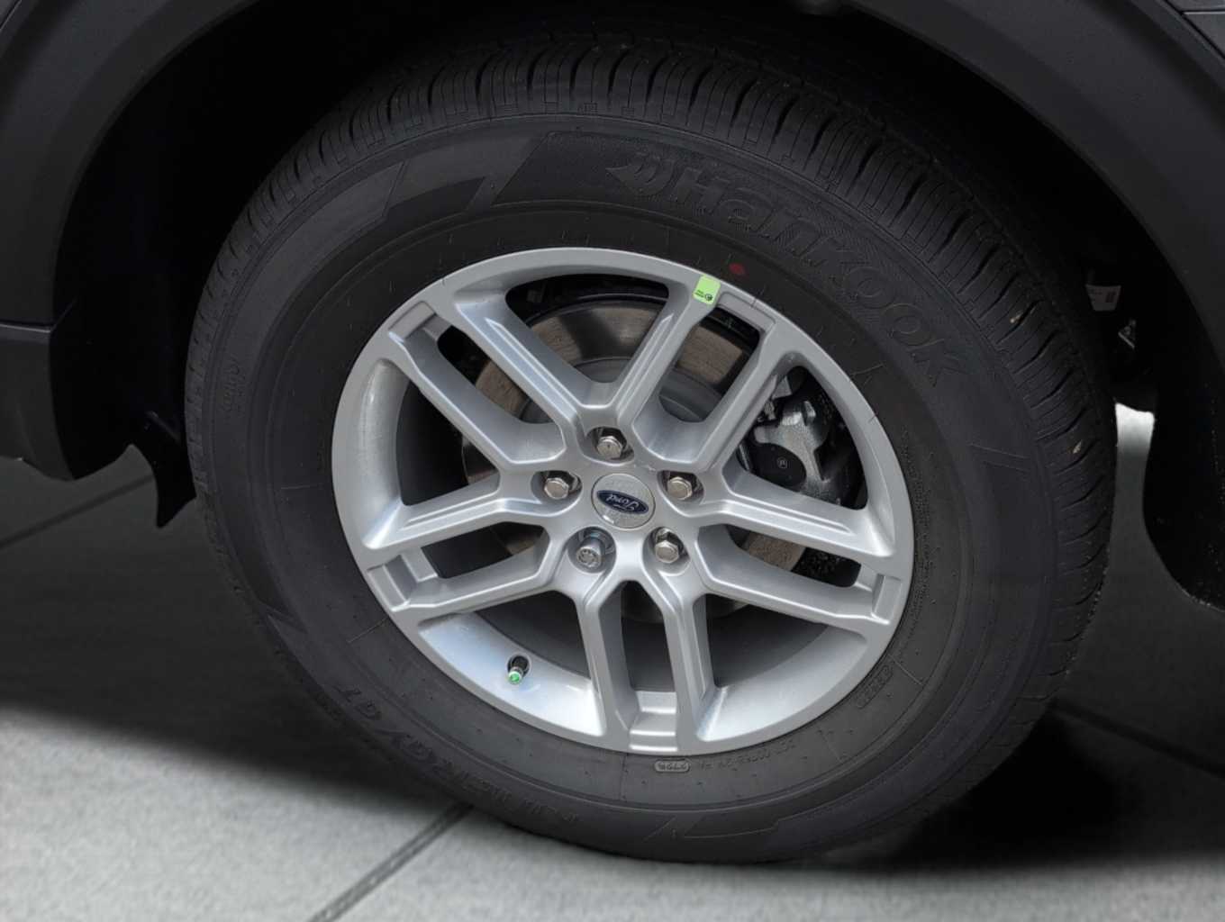 2025 Ford Explorer photo 15