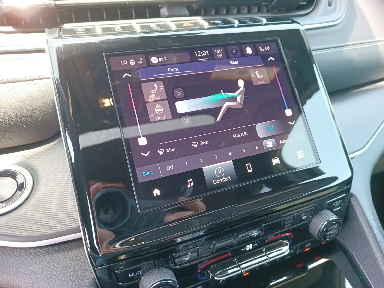 2025 Jeep Grand Cherokee Laredo Altitude photo 16
