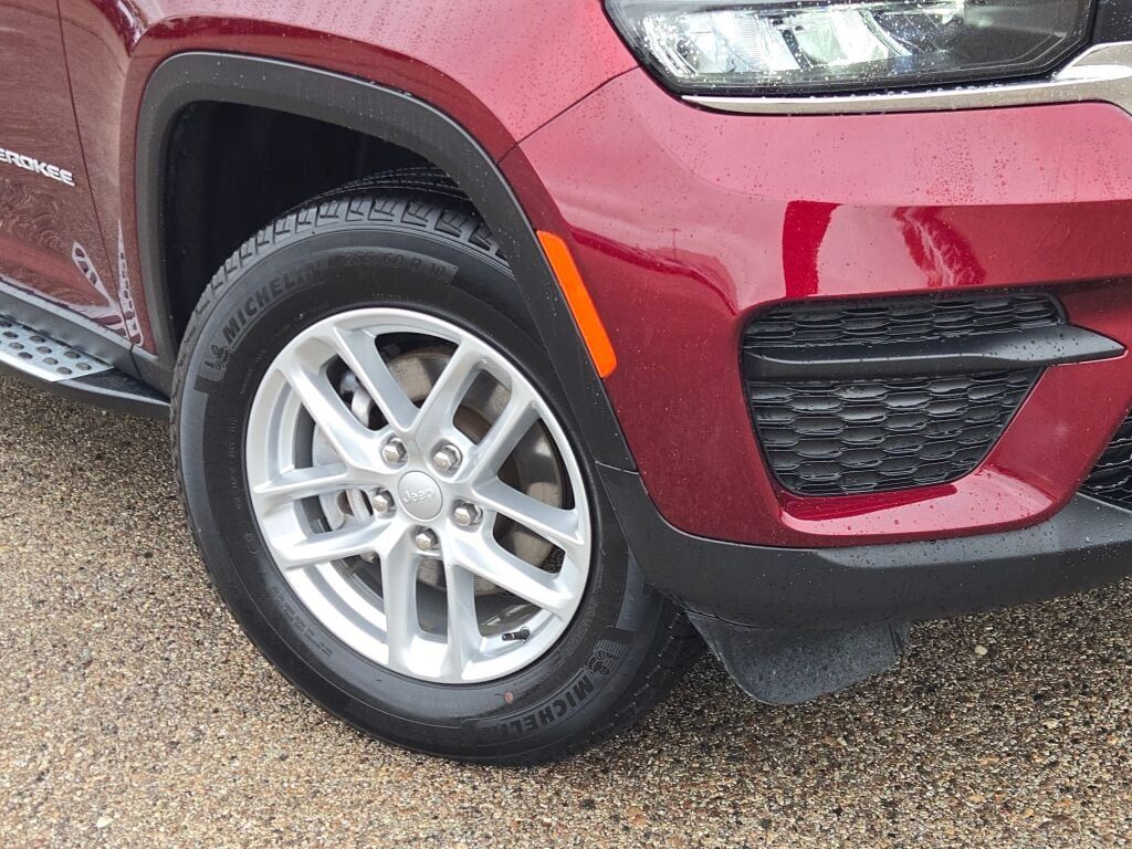 2024 Jeep Grand Cherokee Laredo X photo 3