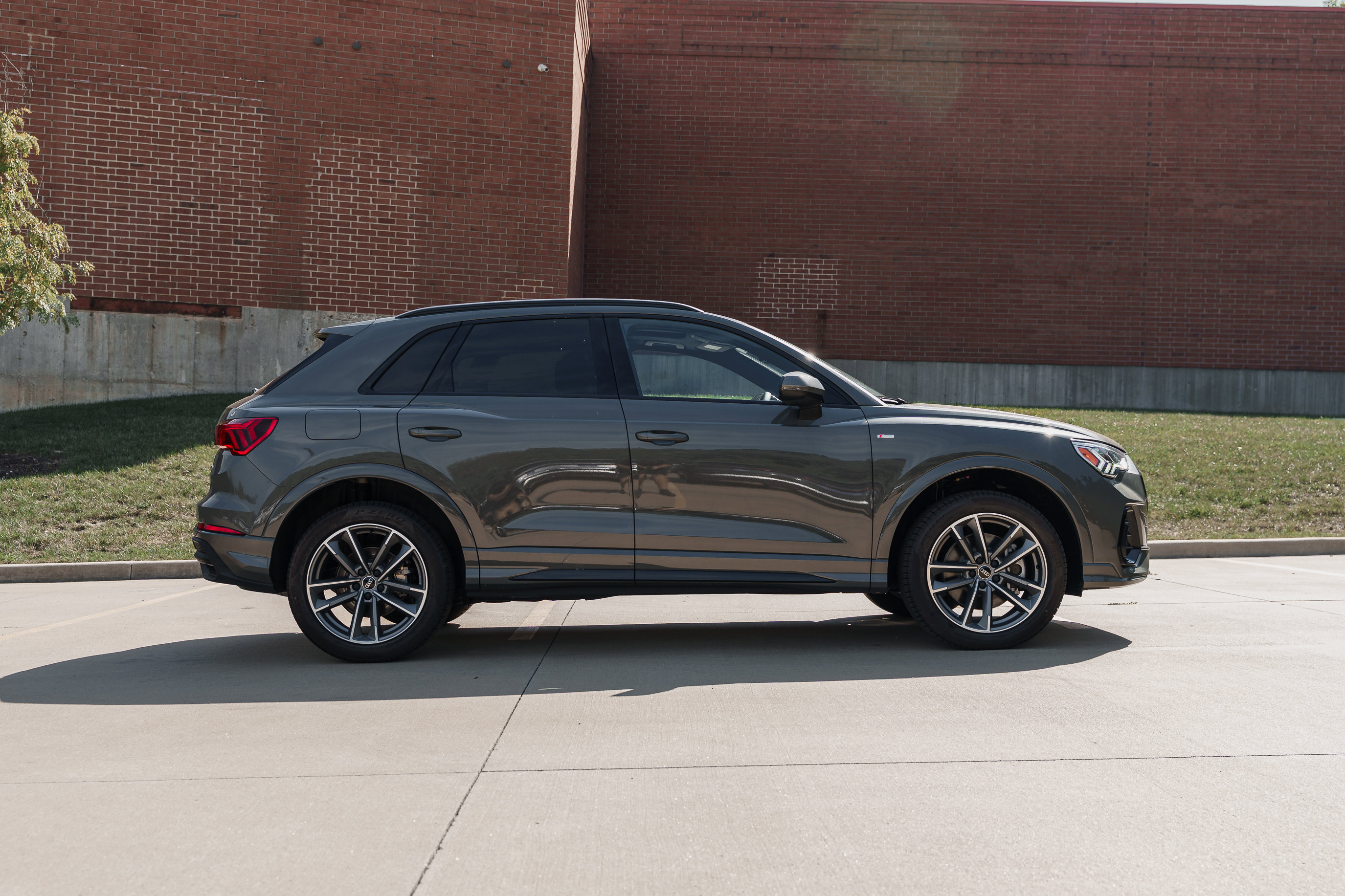 2025 Audi Q3 S line Premium photo 2