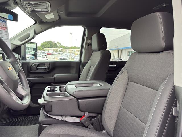 2025 Chevrolet Silverado 2500HD Custom photo 12