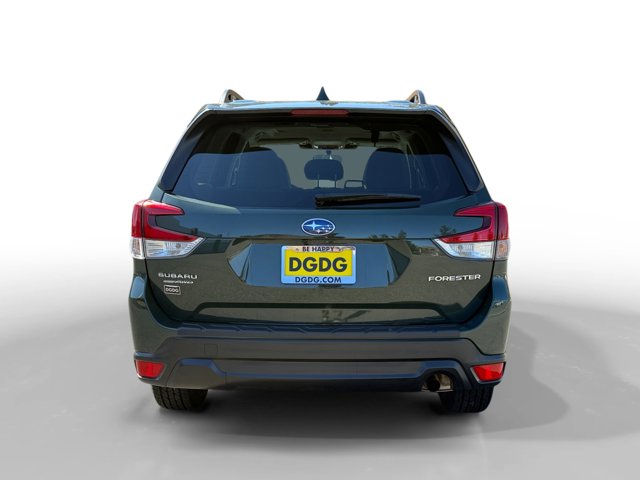 2023 Subaru Forester Premium photo 4