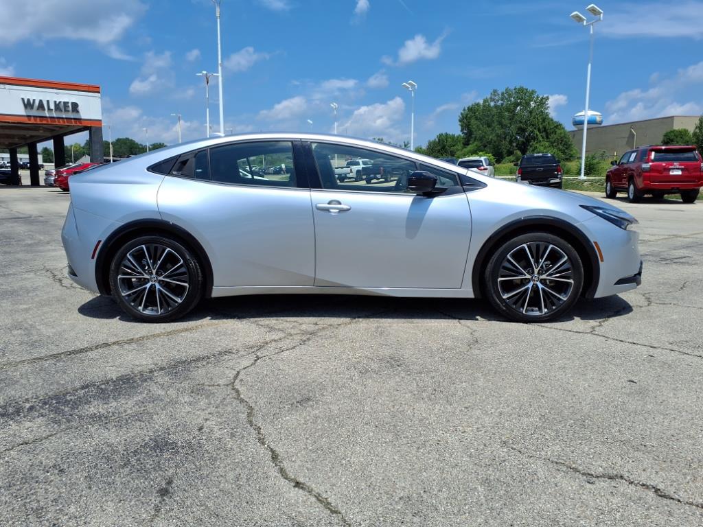 2023 Toyota Prius XLE photo 2