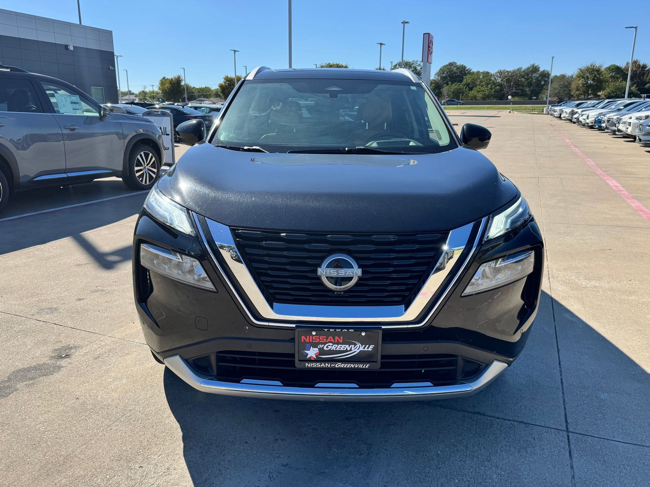 2023 Nissan Rogue Platinum photo 2
