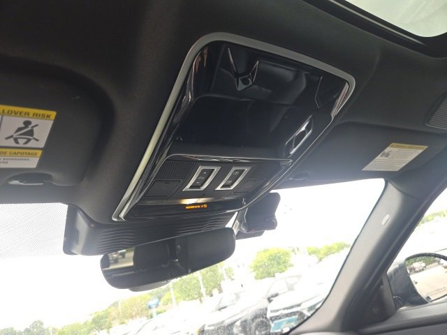 2025 Land Rover Range Rover Velar SE photo 11