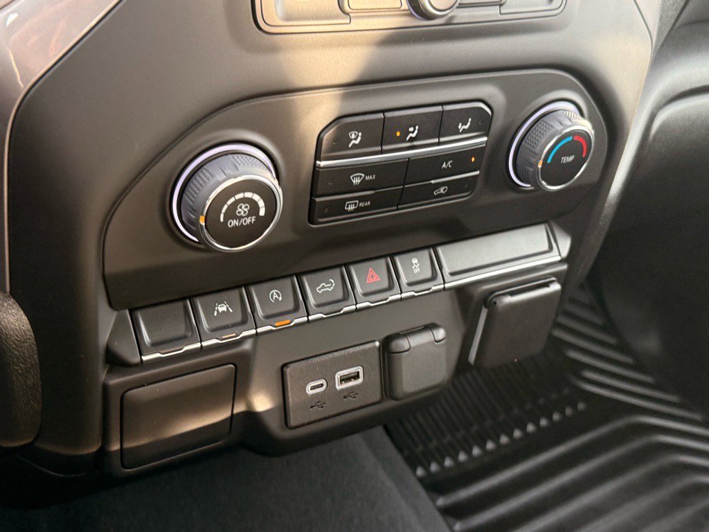 2023 Chevrolet Silverado 1500 Custom photo 16