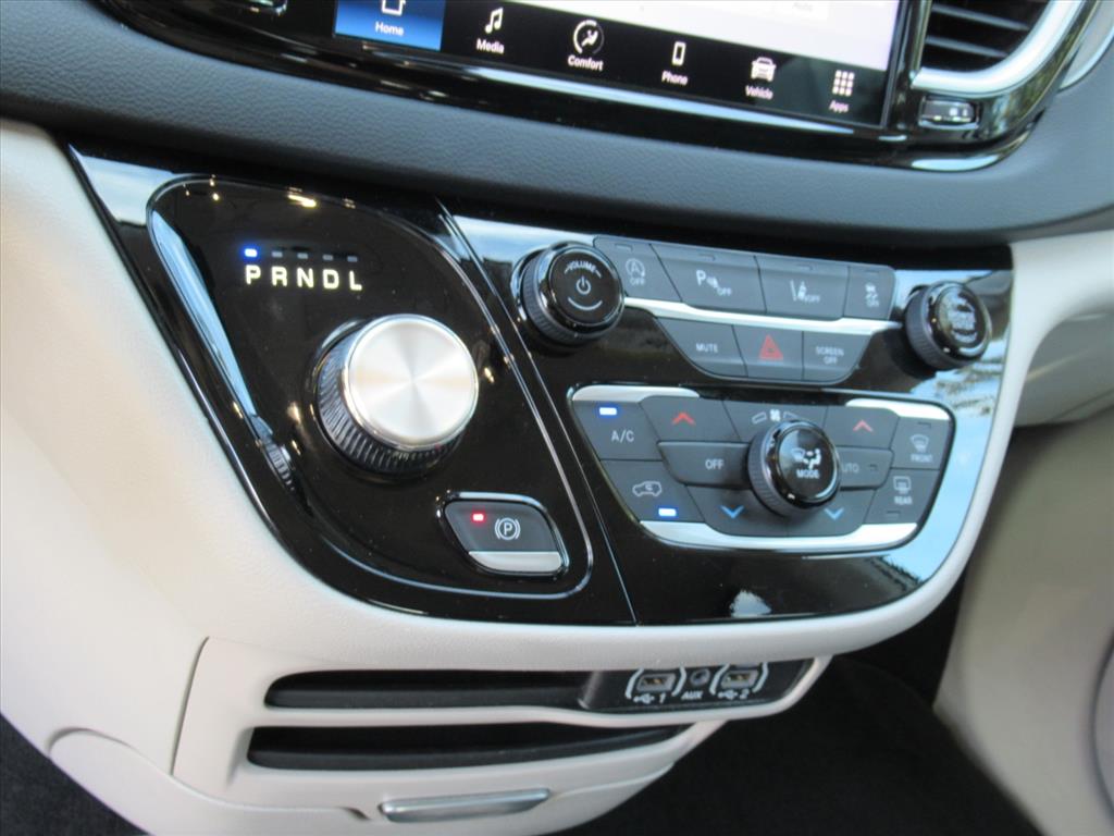 2023 Chrysler Pacifica Touring L photo 20