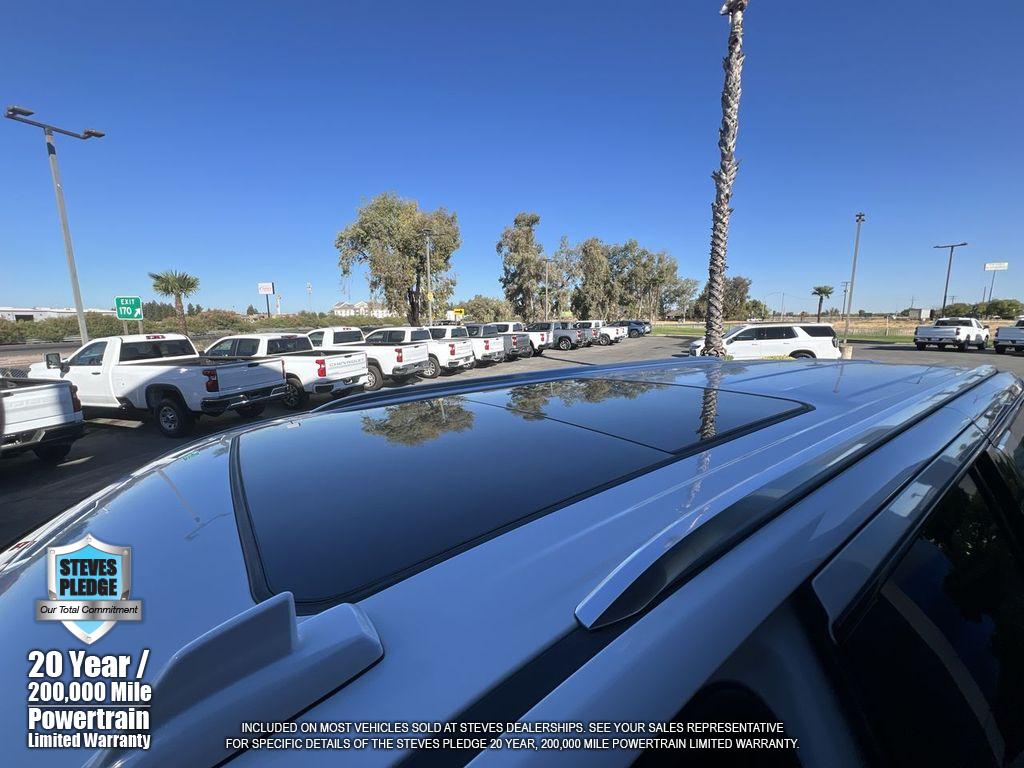 2022 Chevrolet Suburban LT photo 22