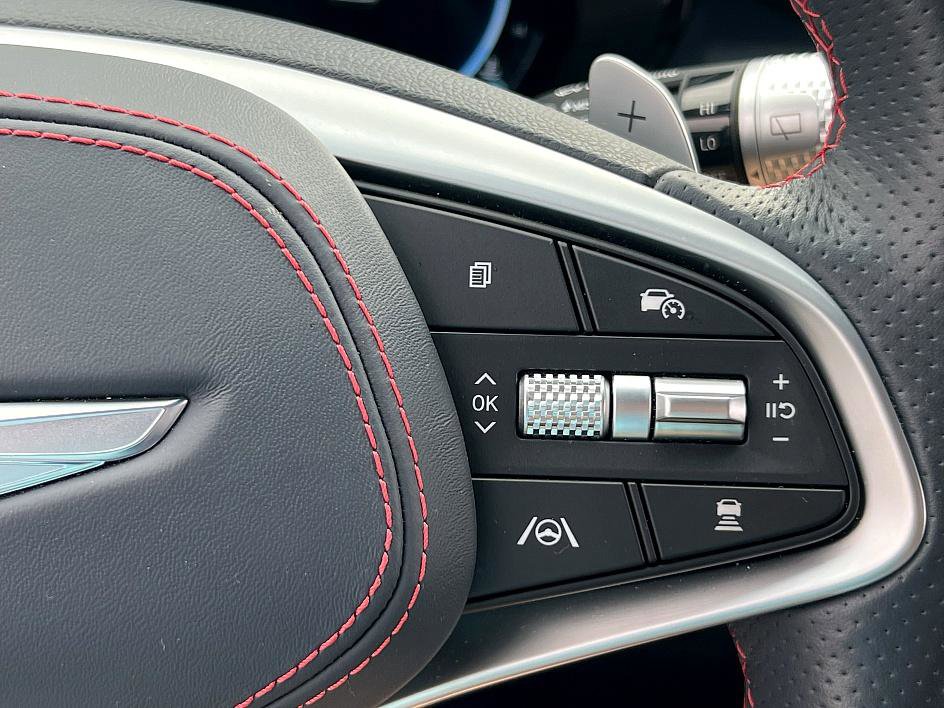 2023 Genesis GV70 3.5T Sport photo 15
