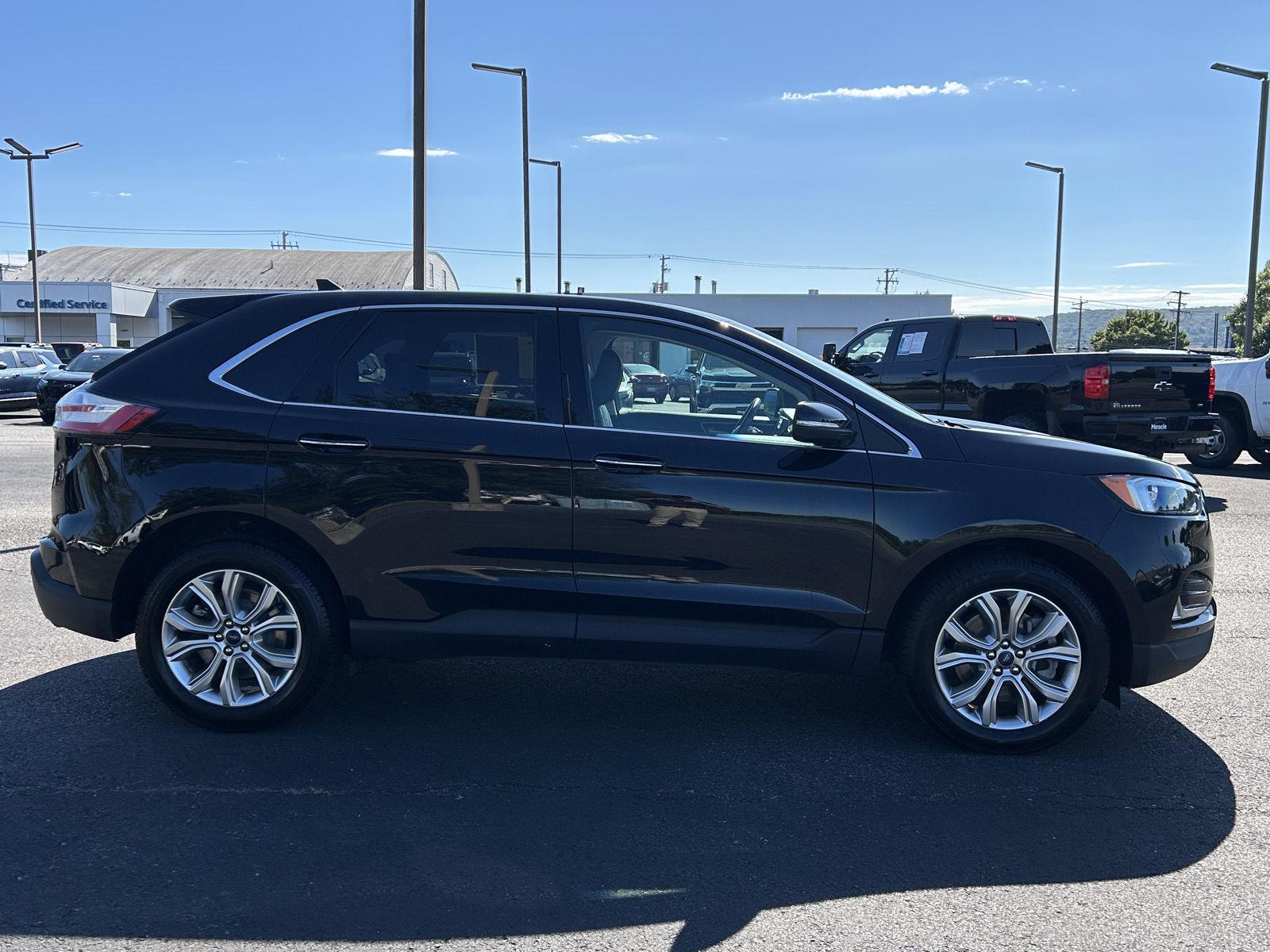 2022 Ford Edge Titanium photo 4