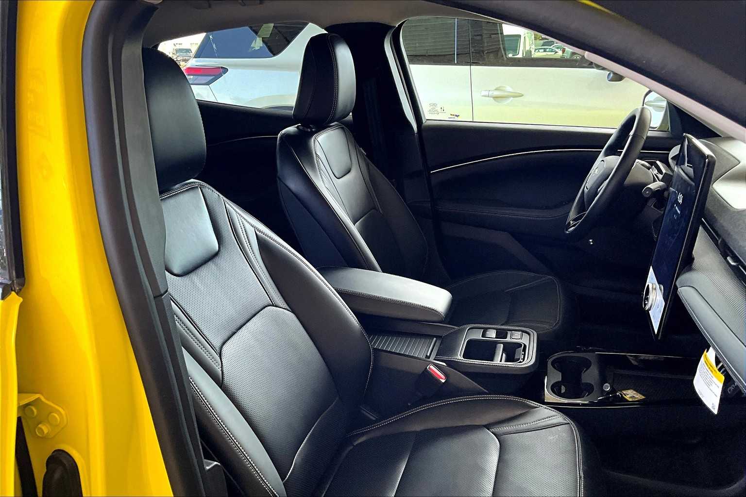 2025 Ford Mustang Mach-E Premium photo 8