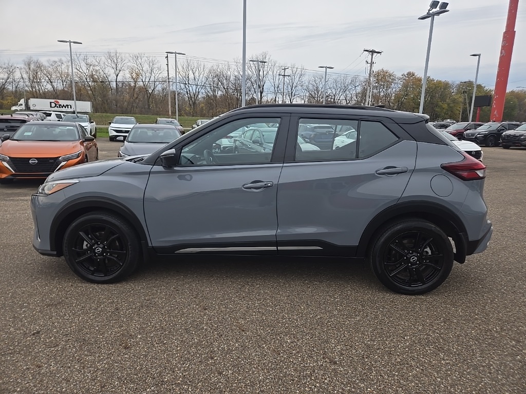 2023 Nissan Kicks SR photo 3