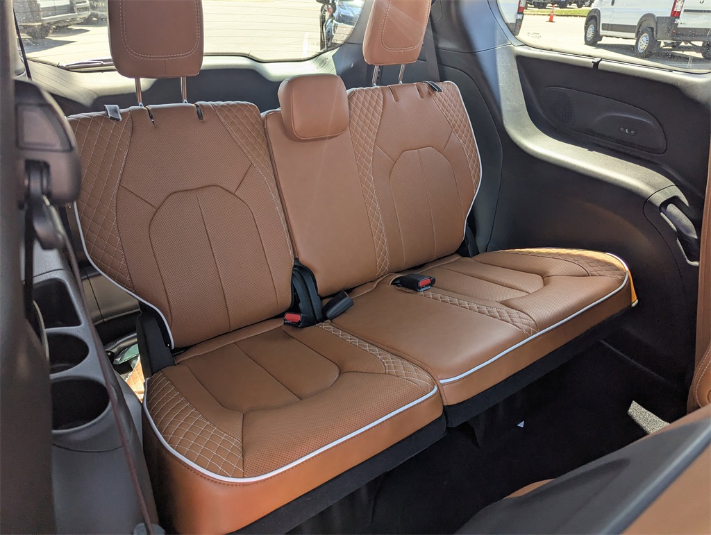 2026 Chrysler Pacifica Pinnacle photo 33