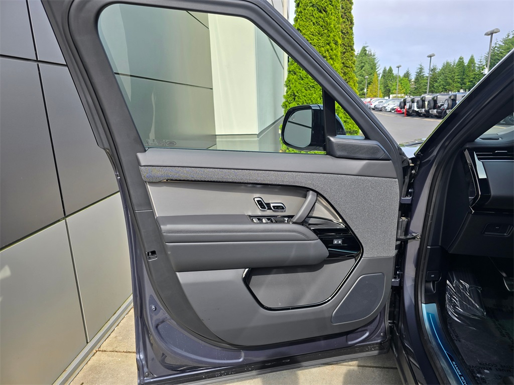 2025 Land Rover Range Rover Sport SE photo 18