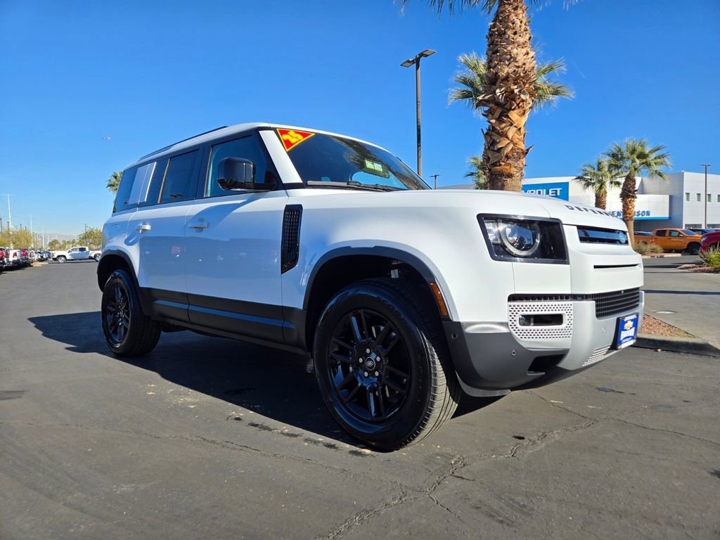 2025 Land Rover Defender S's photo