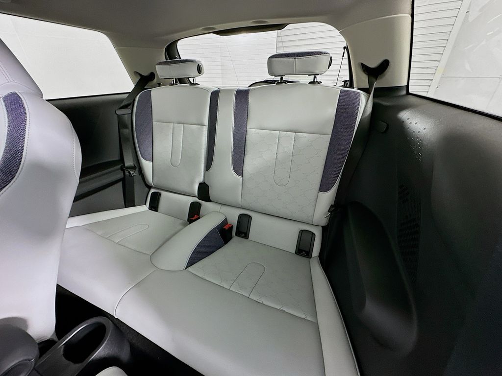 2025 Mini Cooper Hardtop 2 Door Signature photo 12