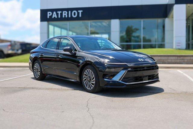 2025 Hyundai Sonata Hybrid Limited's photo