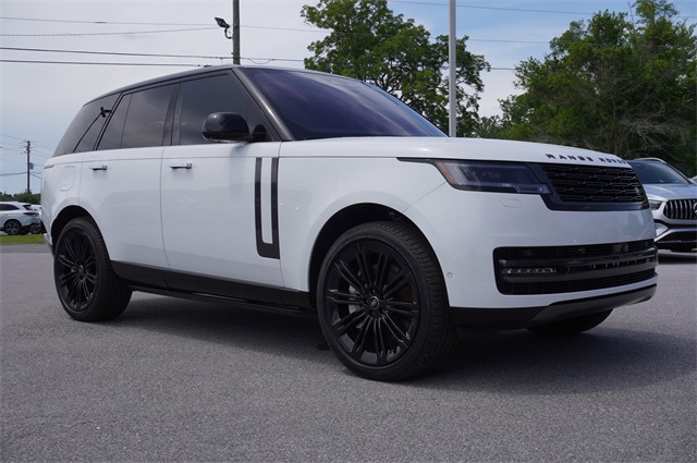 2023 Land Rover Range Rover SE photo 2