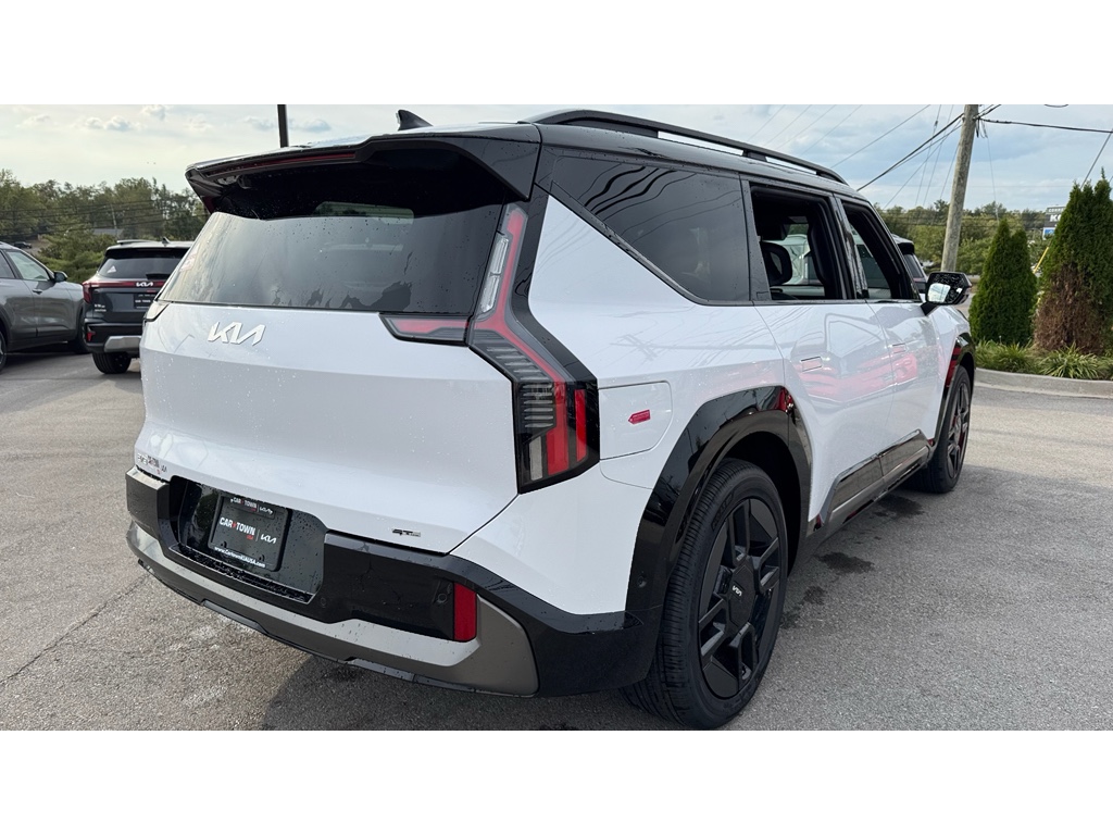2026 Kia EV9 GT-Line photo 3