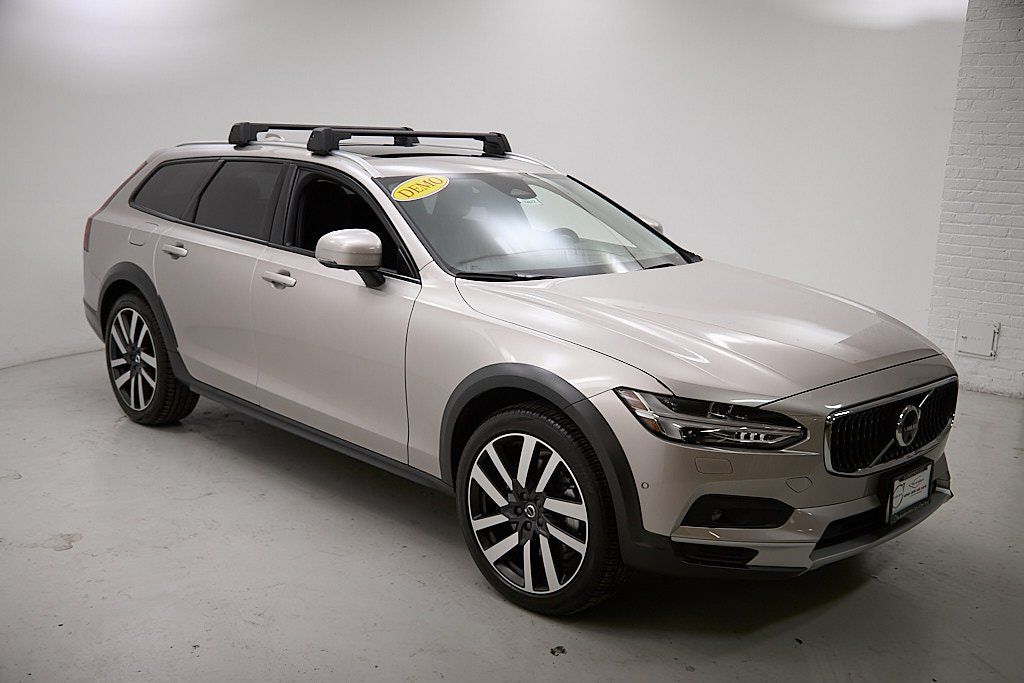 2026 VOLVO V90CC - Image 4