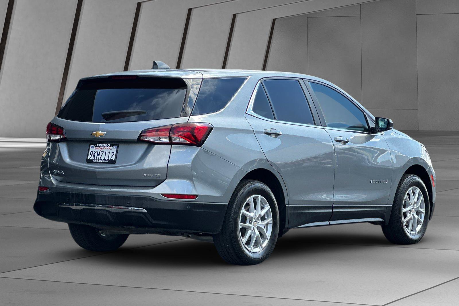 2024 Chevrolet Equinox LT photo 2