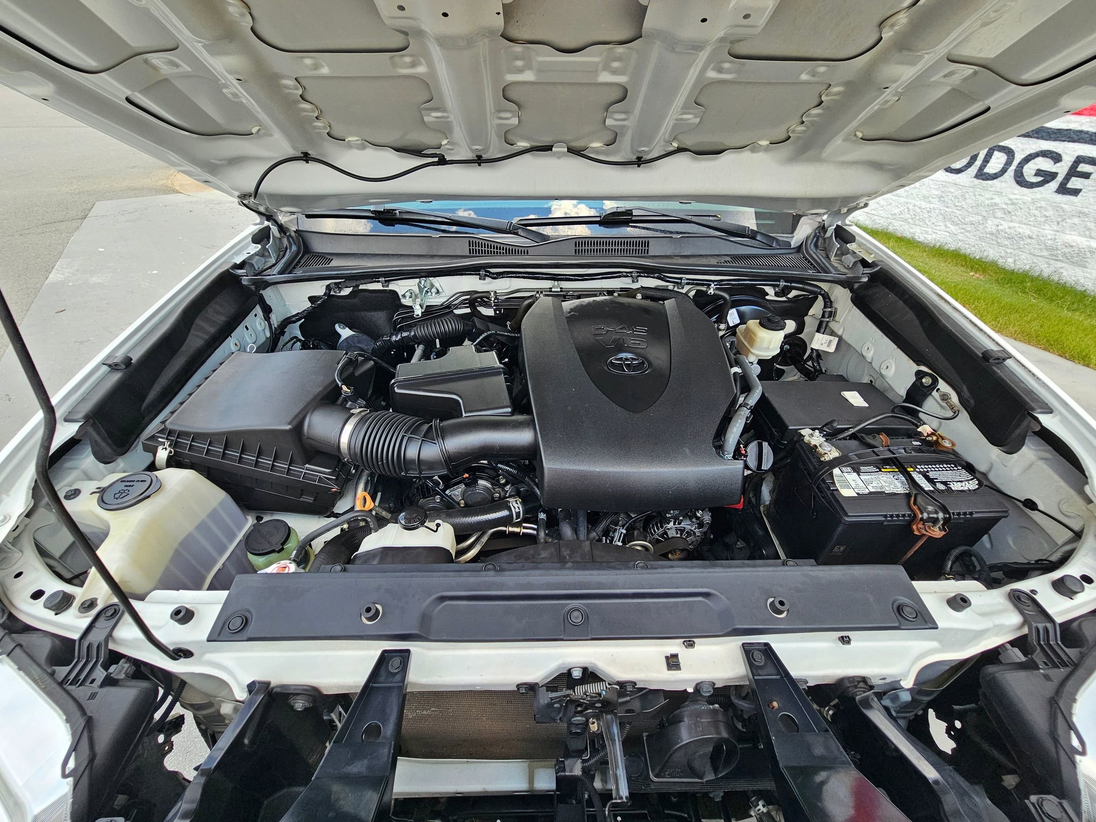 2018 Toyota Tacoma SR5 photo 29