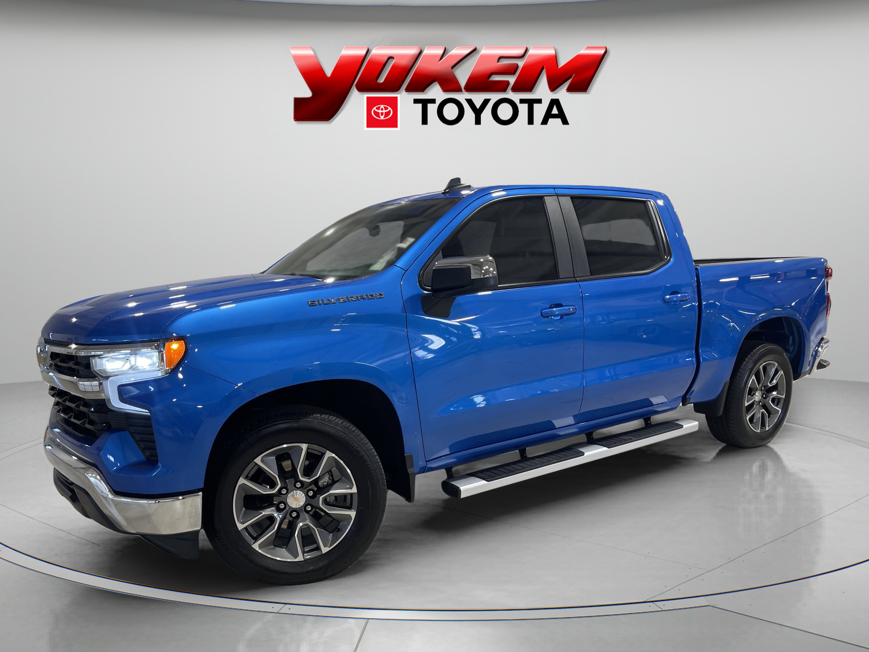 2025 Chevrolet Silverado 1500 LT's photo