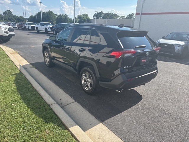 2023 Toyota RAV4 XLE photo 4
