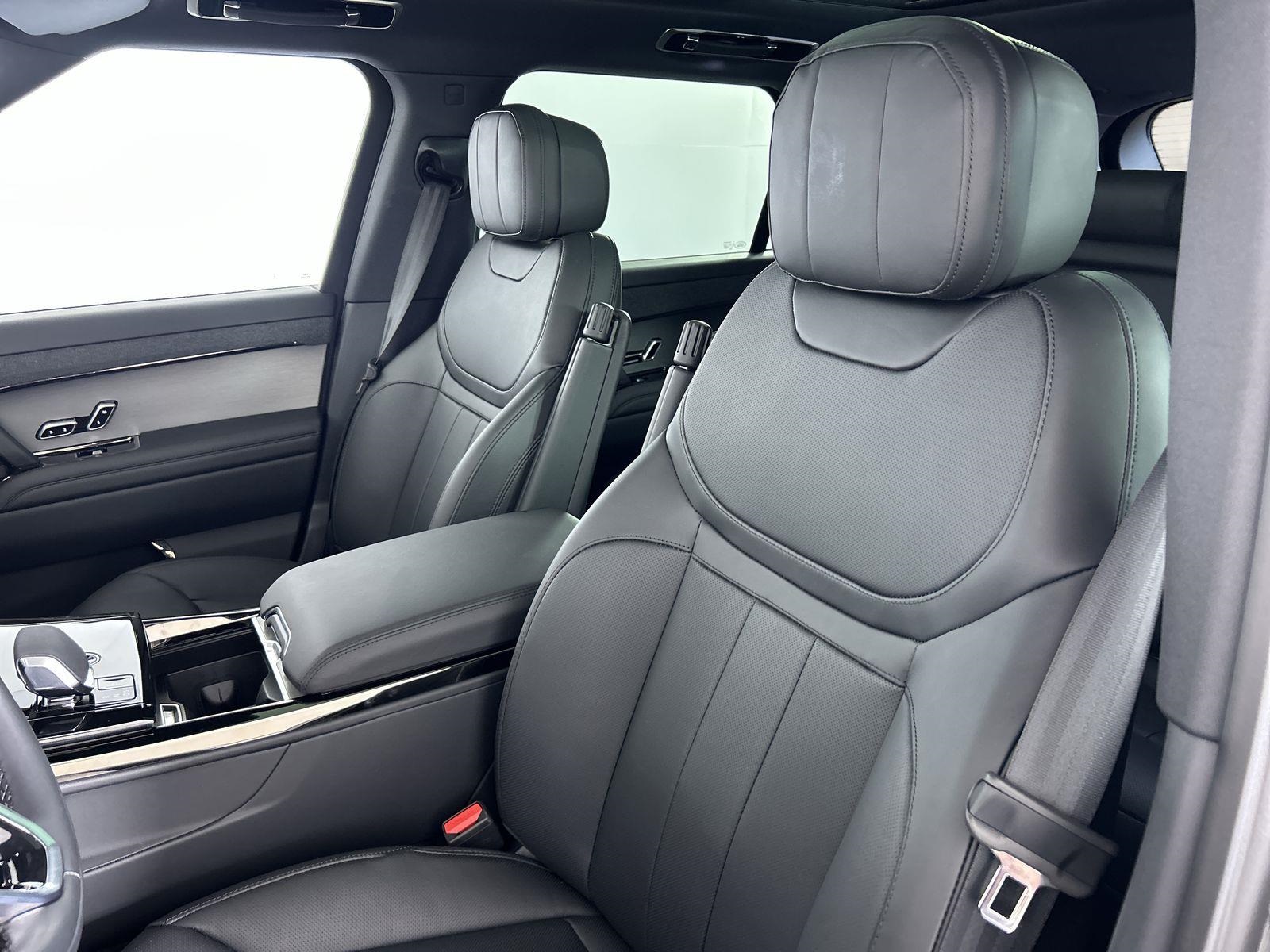 2025 Land Rover Range Rover Sport SE photo 21