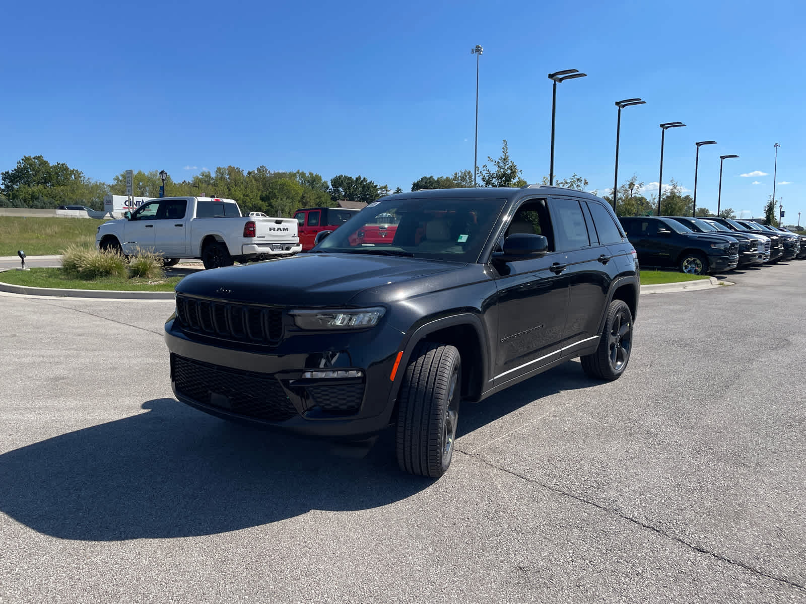 2025 Jeep Grand Cherokee Limited photo 4
