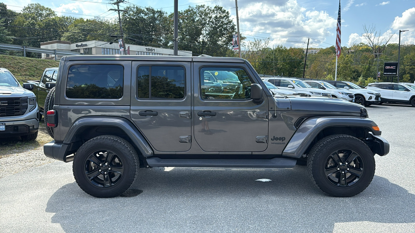 2021 Jeep Wrangler Unlimited Sahara Altitude photo 2