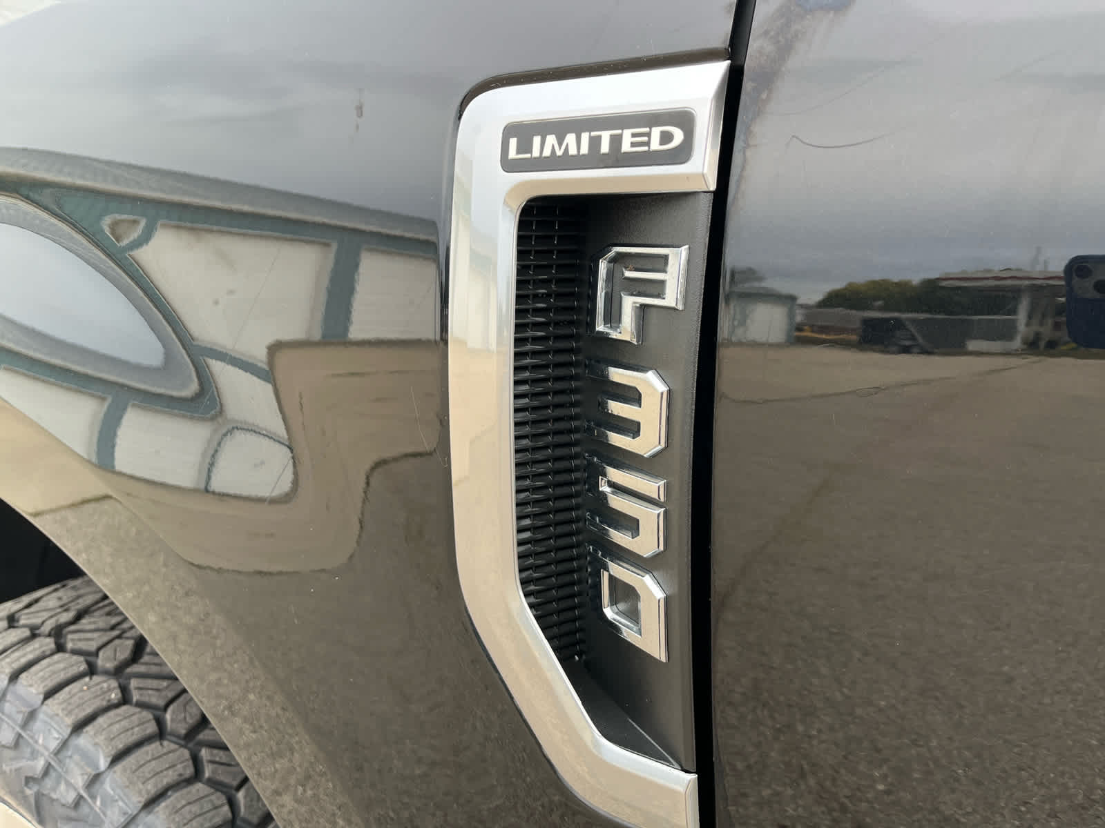 2022 Ford F-350 Limited photo 13