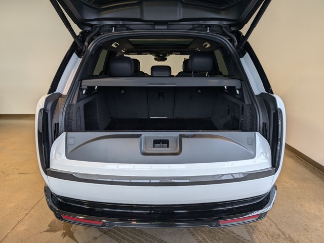 2025 Land Rover Range Rover SE photo 5