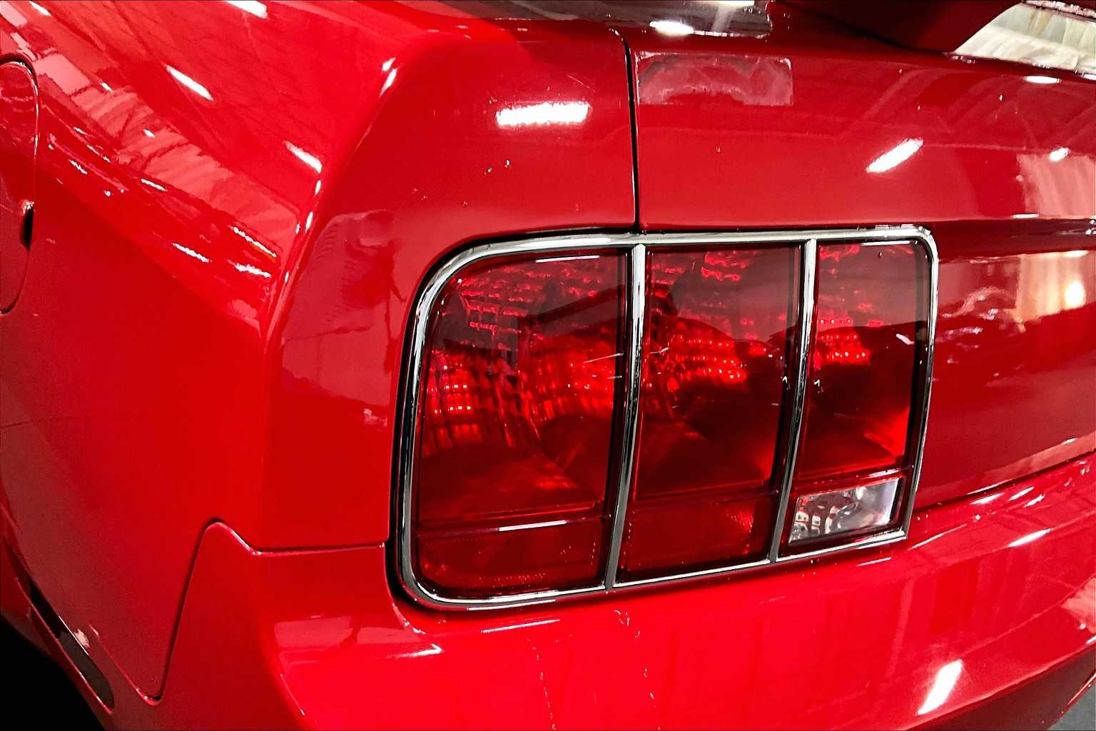 2006 Ford Mustang Convertible photo 25