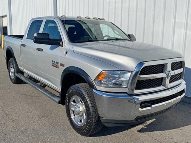 2017 Ram 3500 Tradesman photo 2