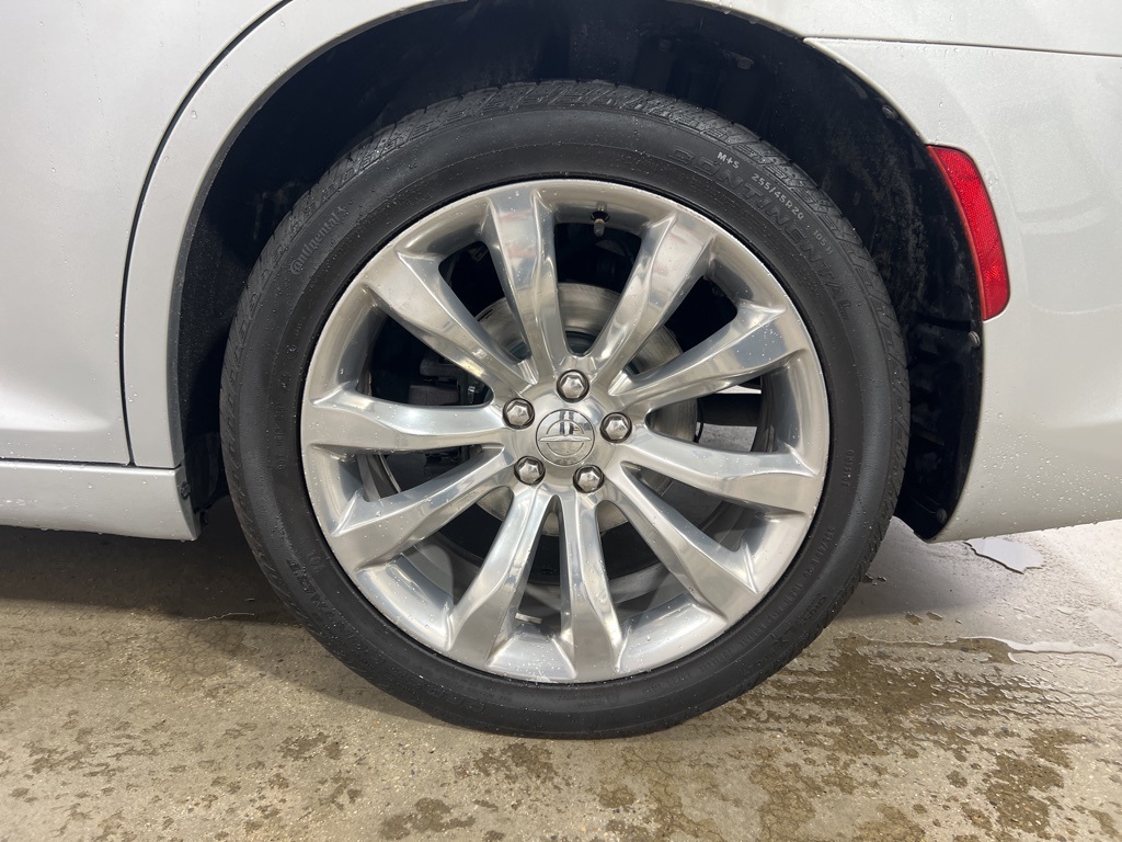 2020 Chrysler 300 Limited photo 28
