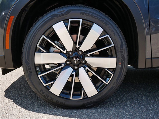 2025 Mitsubishi Outlander SE photo 2