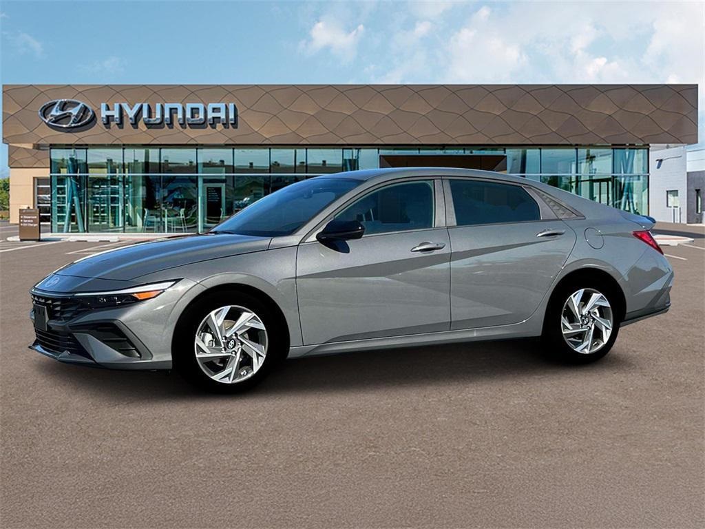 2025 Hyundai Elantra SEL Sport photo 2
