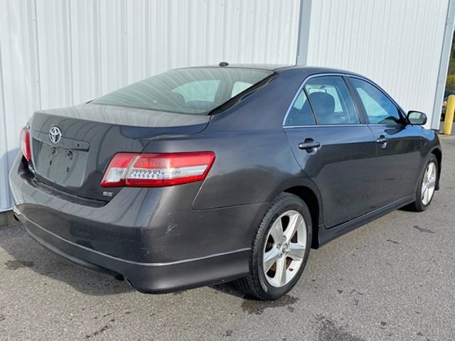 2011 Toyota Camry SE photo 3
