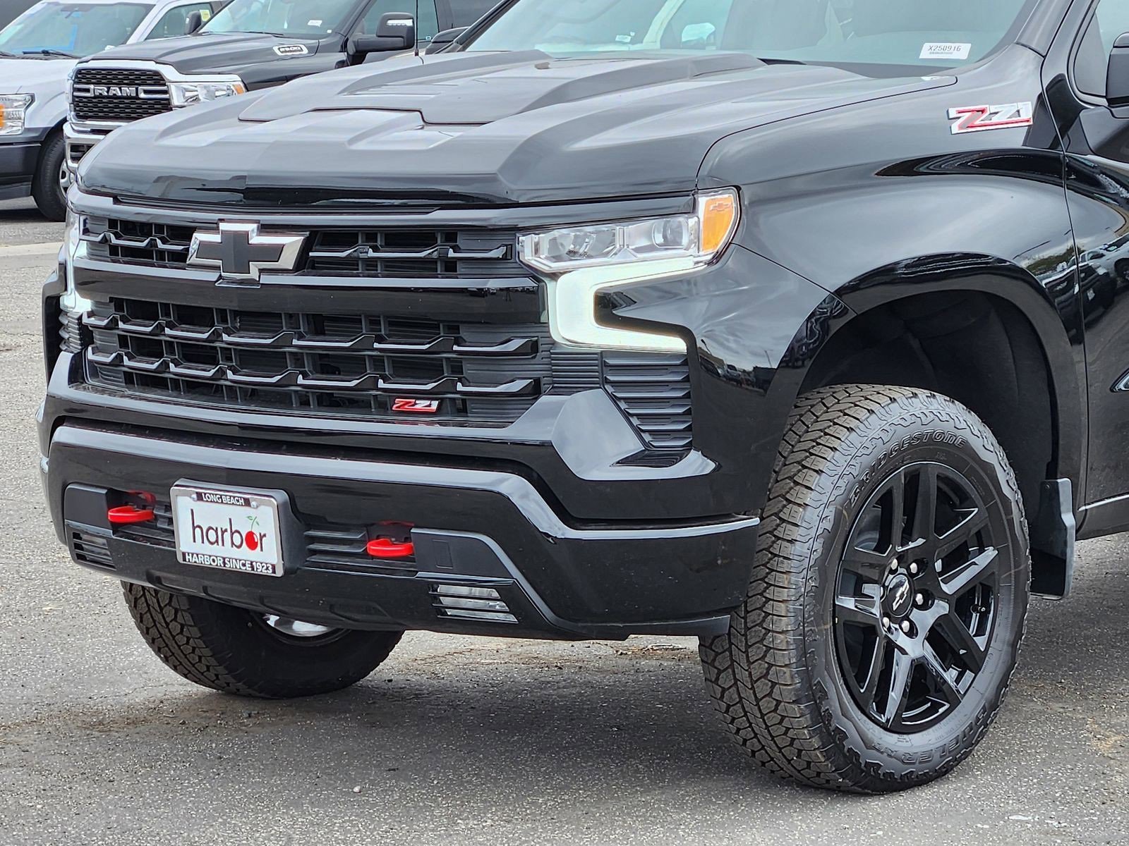 2025 Chevrolet Silverado Trail Boss LT photo 4