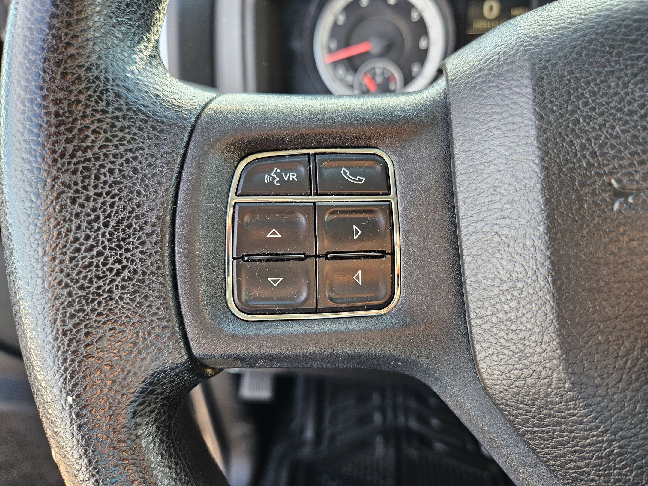 2013 Ram 1500 SLT photo 16
