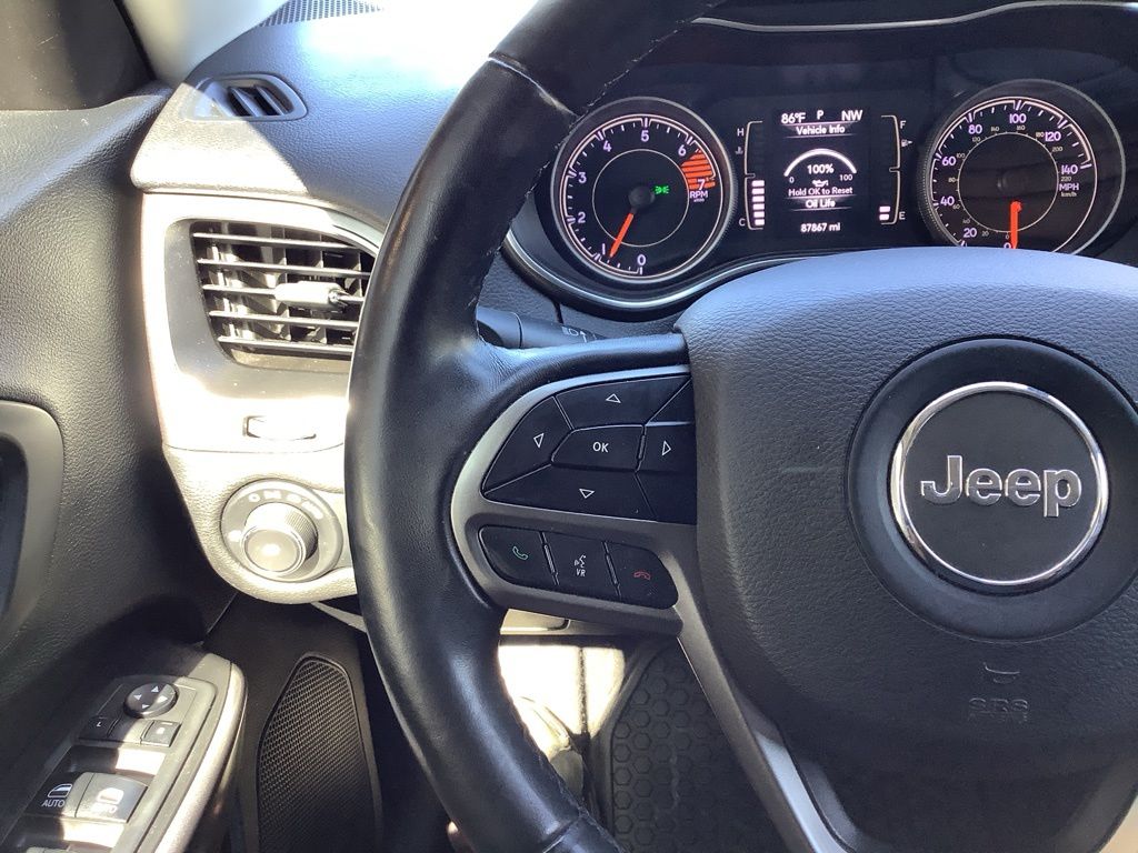 2019 Jeep Cherokee Latitude photo 9