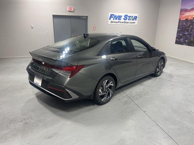 2025 Hyundai Elantra SEL Sport photo 4
