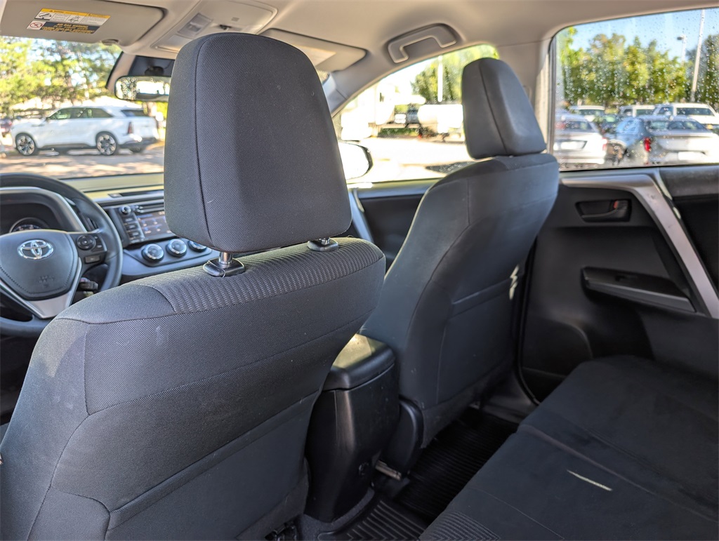 2017 Toyota RAV4 LE photo 14
