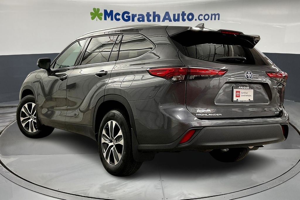 2022 Toyota Highlander Hybrid XLE photo 3
