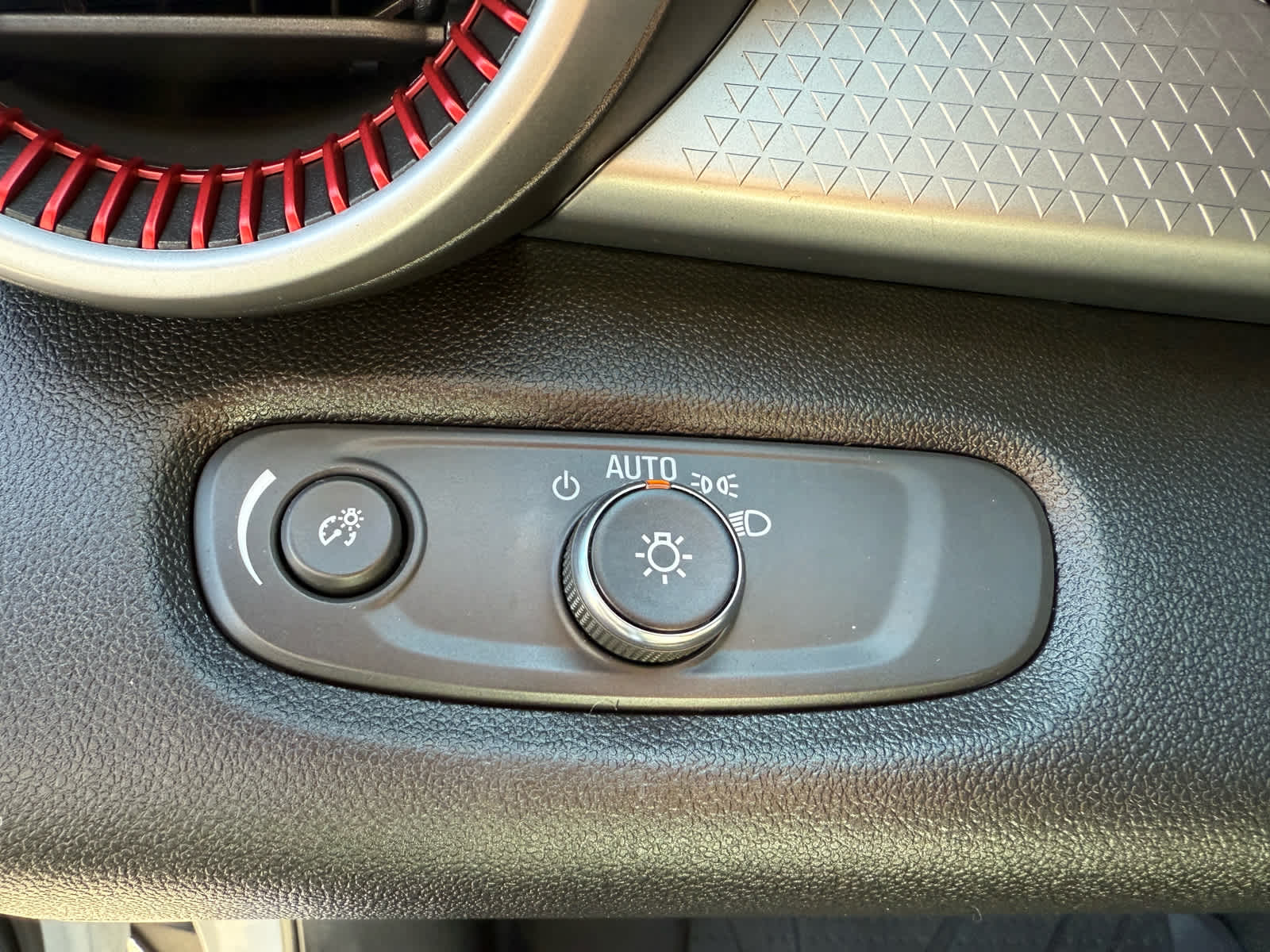 2024 Chevrolet Trax photo 21