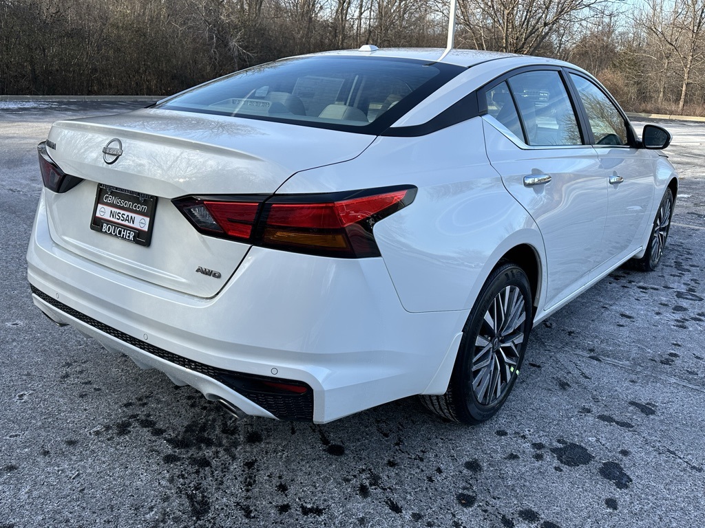 2025 Nissan Altima SV photo 4