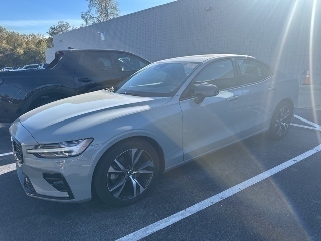 2025 Volvo S60 Core's photo